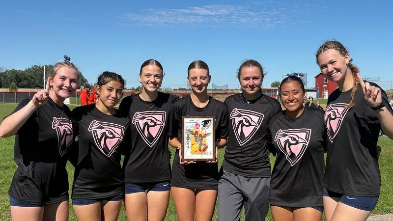 Kraft leads Peacocks to Sauk Valley Skyhawk Invitational win