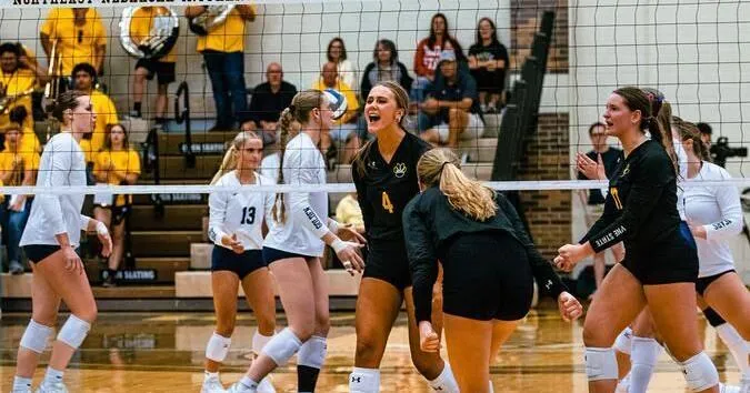 Cats extend win streak to 11 with sweep at Jamestown