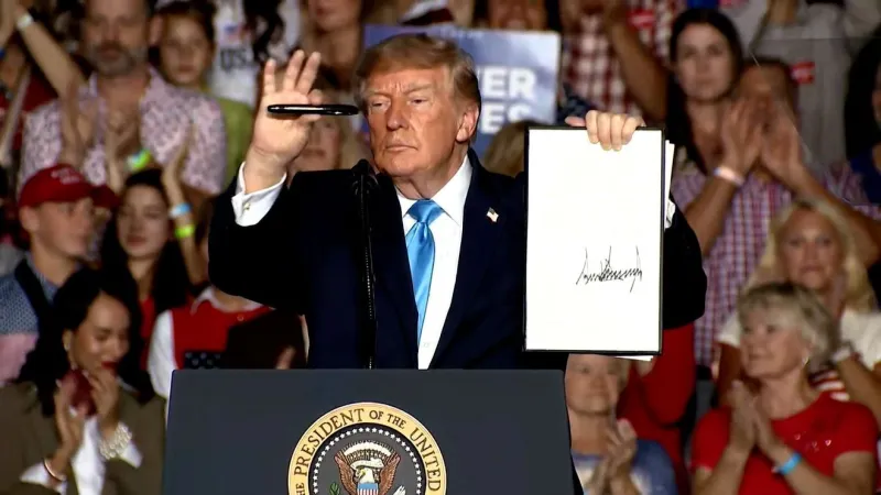 Trump, Reynolds actions allow dyed diesel on highways during Iowa harvest
