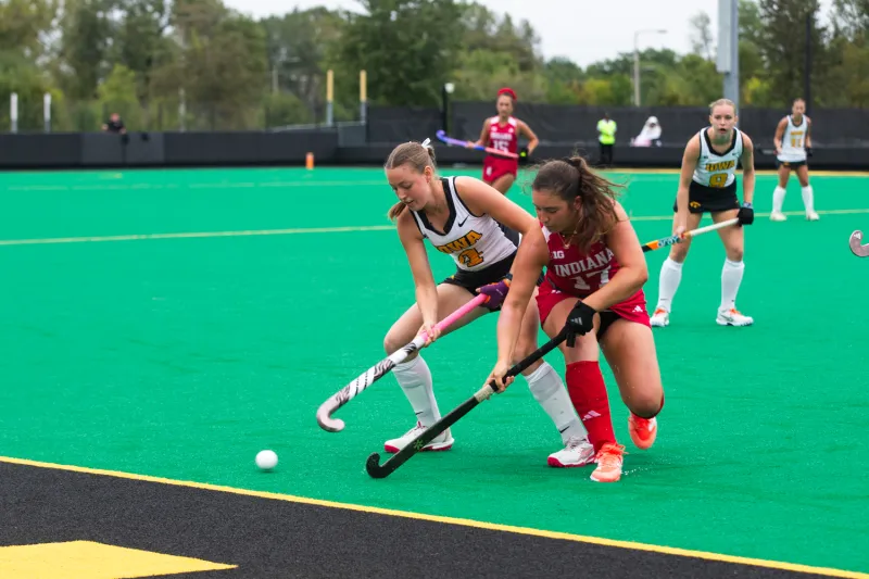 Q&A | Iowa field hockey second-year Niamh de Jong discusses her favorite memory as a Hawkeye, biggest inspiration, and dream travel location