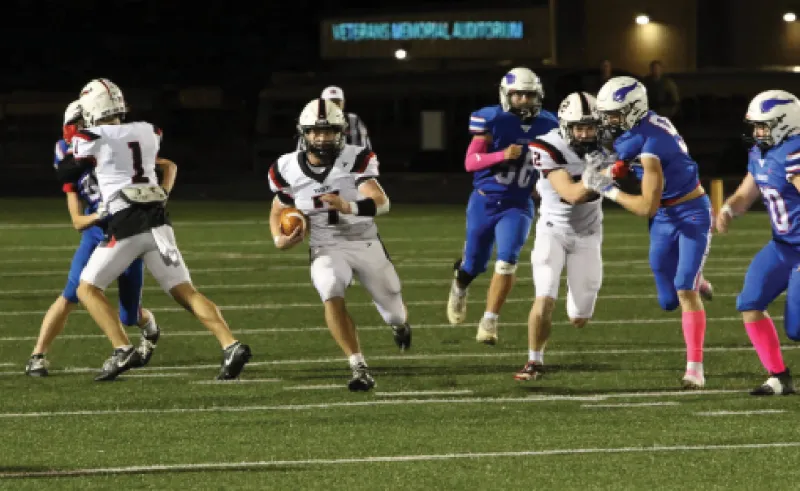 Raiders smash Vikings, keep postseason hopes alive