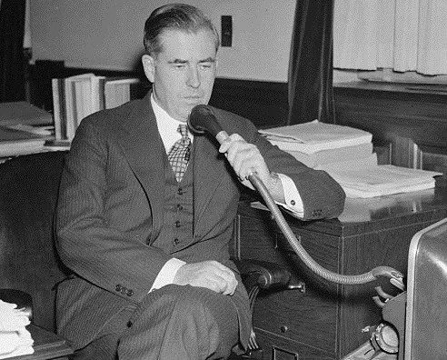 How Henry Wallace's warning applies to civics education in Iowa