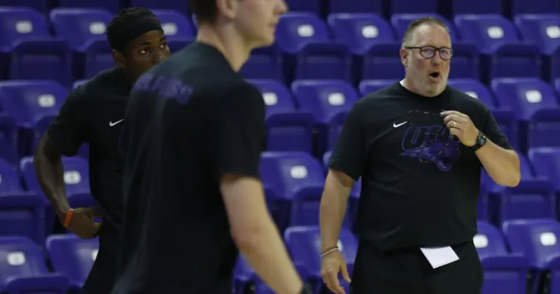 COLLEGE MEN'S BASKETBALL: UNI is not defending anything; it's chasing something new