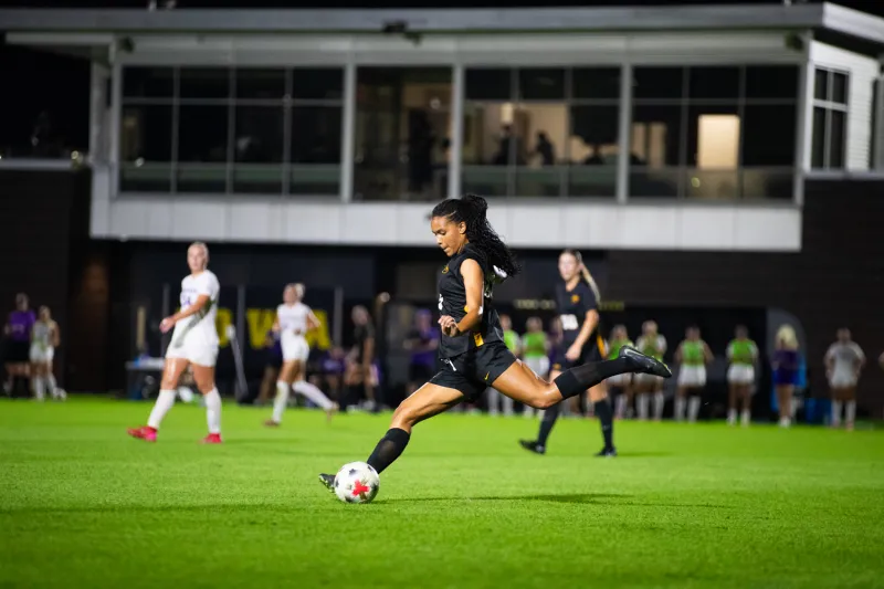 Iowa women's soccer falls to No. 13 Washington, 2-1