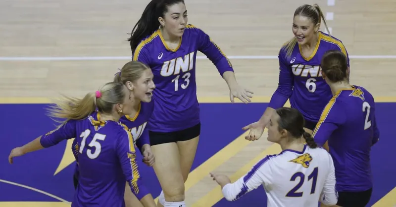 COLLEGE VOLLEYBALL: UNI powers past Drake to improve to 5-0