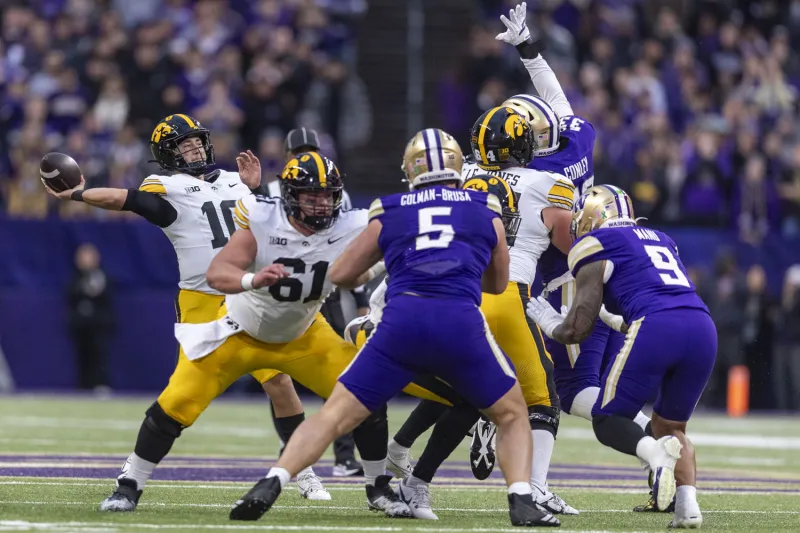 Iowa dominates Washington on the road
