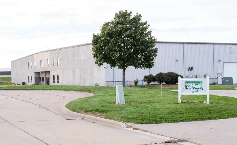 Supervisors scrutinize renovation contract, equipment purchases