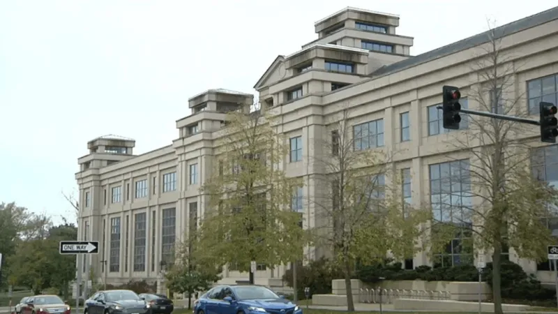 DeWolf Foundation gives $3.5 million to support UI business students