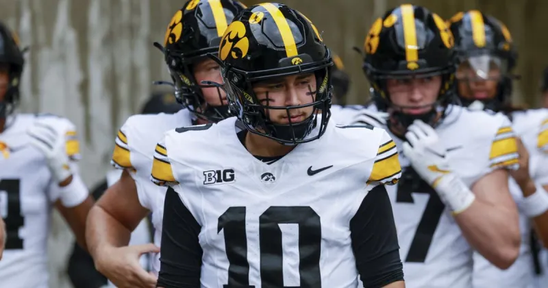 What changed in Iowa's offense with Jeremy Hecklinski in at quarterback?