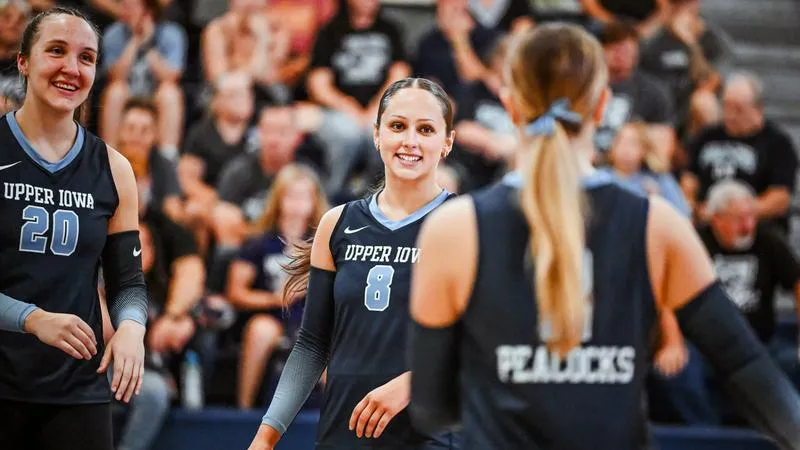 Peacocks make quick work of opening-day opponents at Midwest Region Crossover