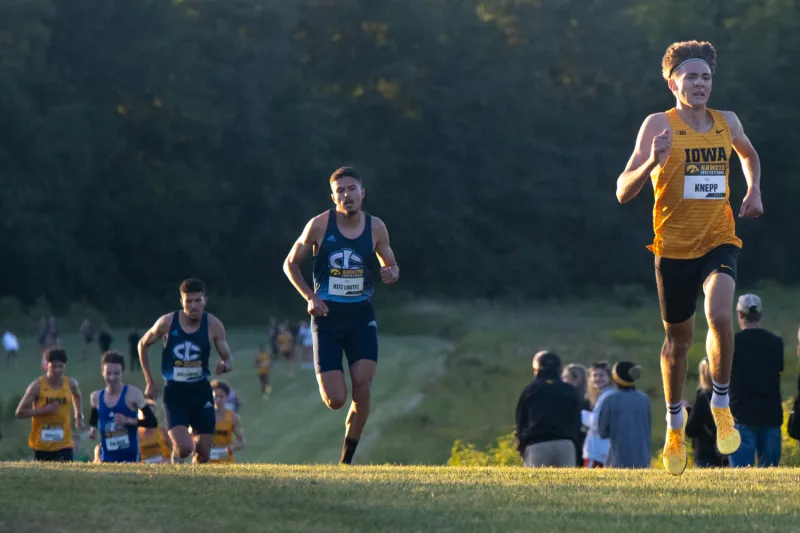 Iowa cross country finishes regular season at Bradley Pink Classic