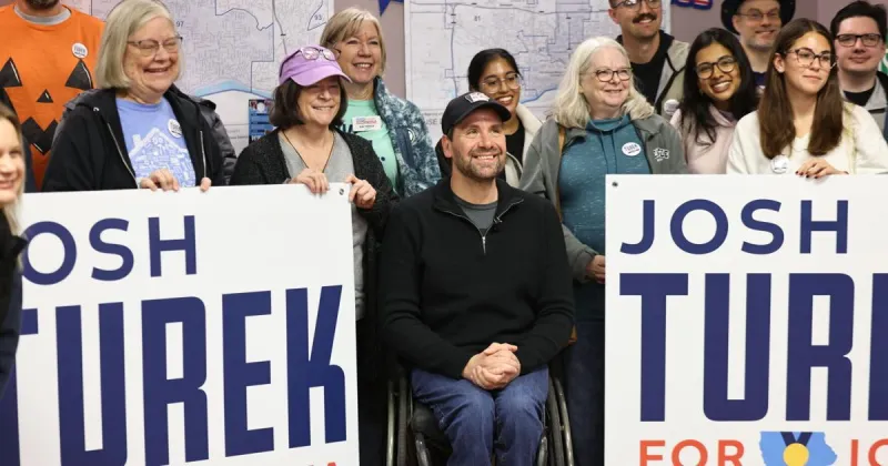 Josh Turek rallies volunteers, visits farmers market in Davenport