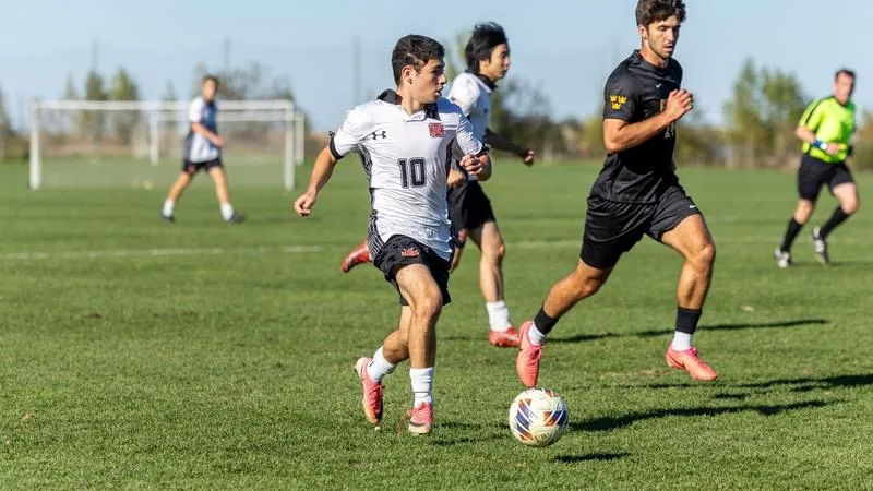 Grinnell men's soccer team falls to regionally-ranked Gustavus Adolphus
