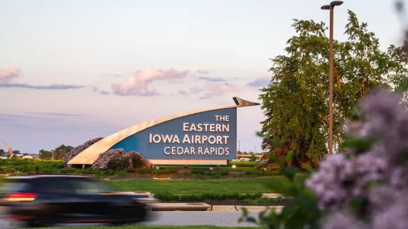 No one hurt after small plane lands in cornfield near Eastern Iowa Airport