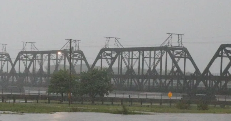 Government bridge to close Saturday for cleaning