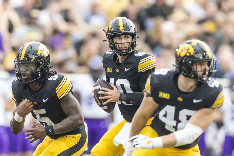 Iowa names Jeremy Hecklinski its starting quarterback for rivalary clash with Minnesota