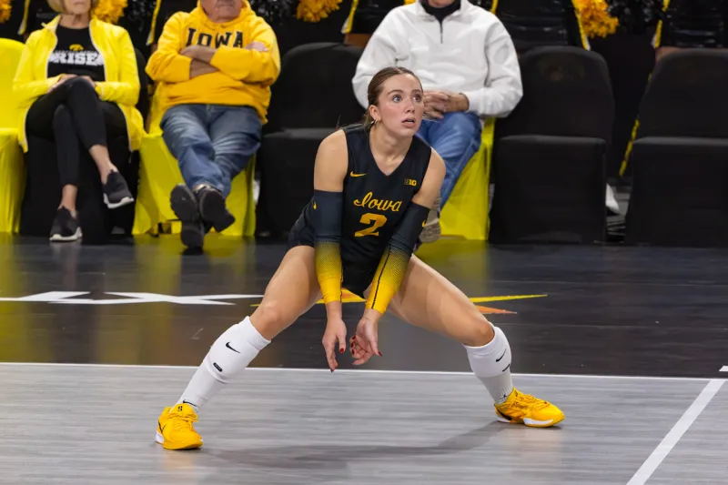 Iowa volleyball first-year Henlee Moszkowicz showcases reliable defense