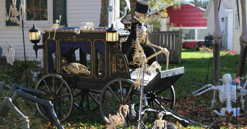Mason City embraces Halloween festive outdoor decor