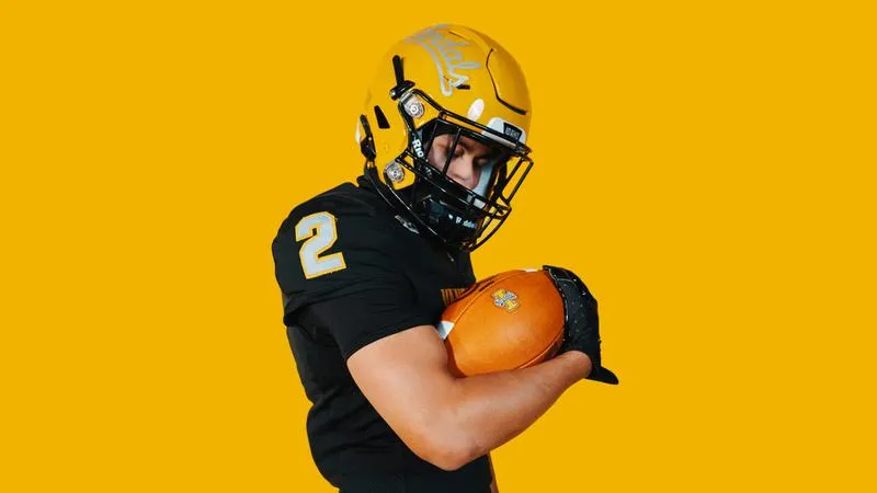 Speedy Deep Threat Zack Card Signs with Vandal Football