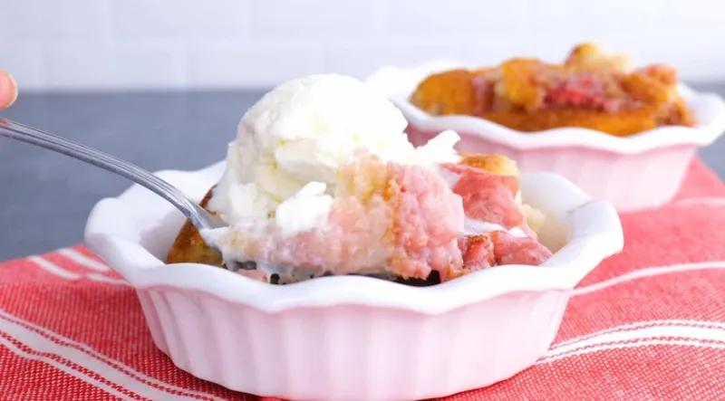 Mama's classic strawberry cobbler recipe
