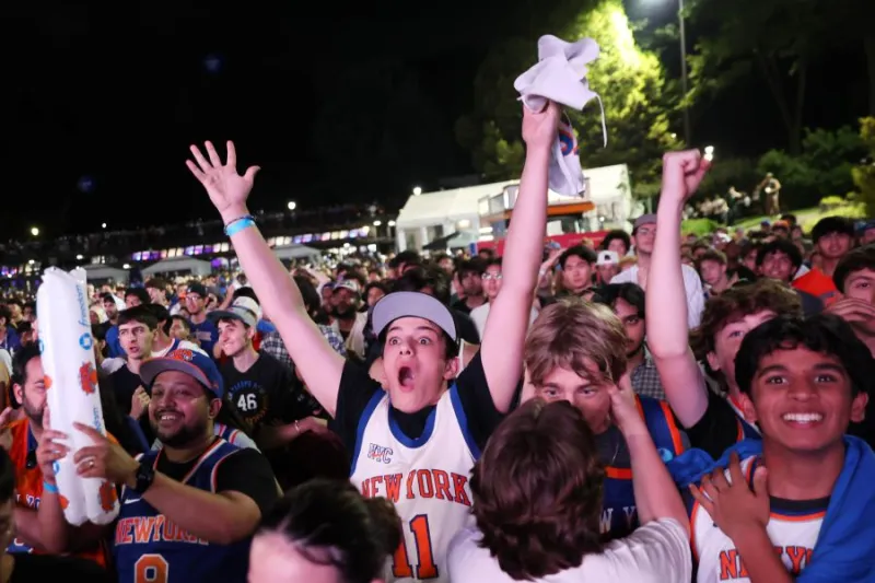 Game 5: Knicks, and their fans, are in San Antonio, hoping to close out the NBA Finals with a title