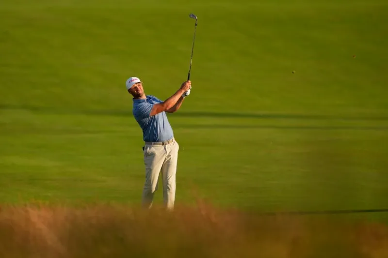 Wyndham Clark seizes on changing nature of Shinnecock to lead US Open