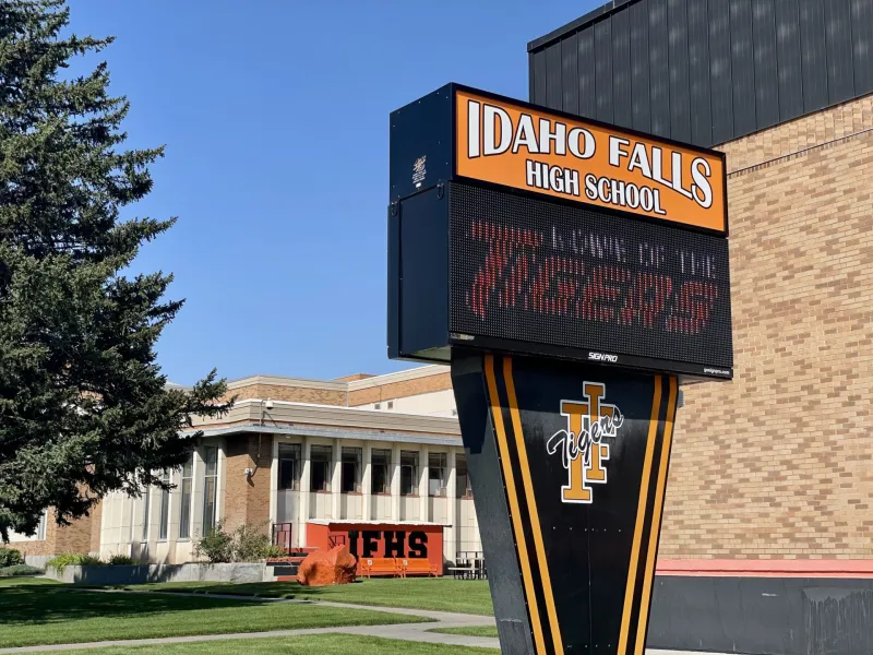 Idaho Falls residents request vote of no confidence in superintendent