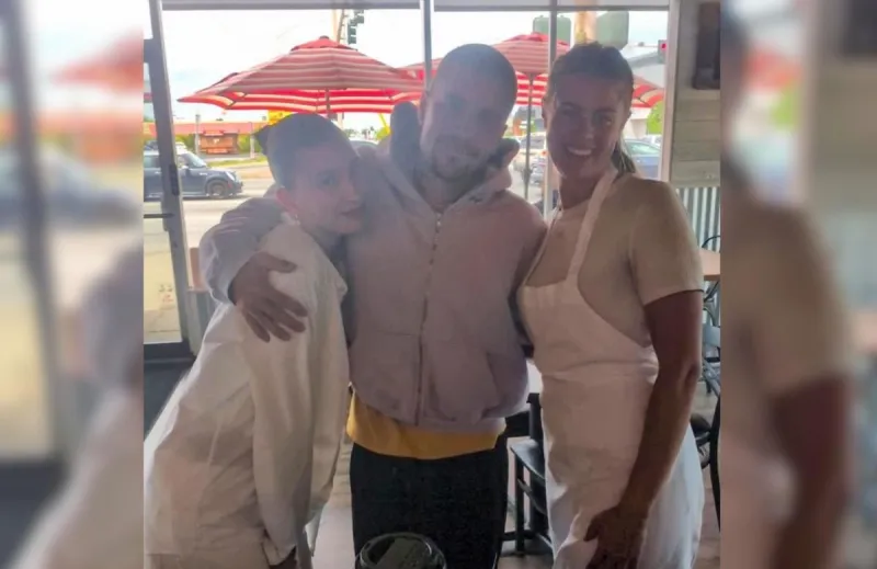 Justin Bieber Spotted Meeting Fans, Relaxing in North Idaho