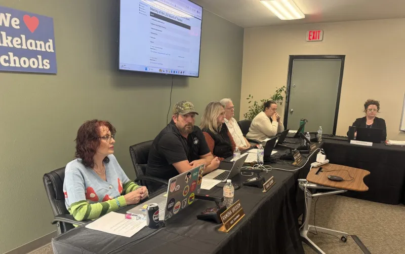 Lakeland trustees extend interim superintendent's contract without public vote