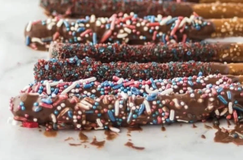 Fourth of July chocolate dipped pretzel rods