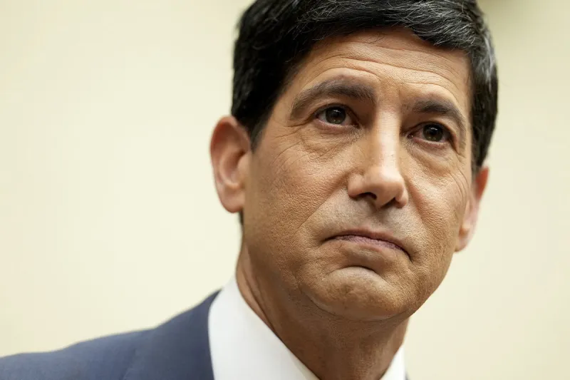Elizabeth Warren blasts Kevin Warsh, saying he 'seems to invite corruption'