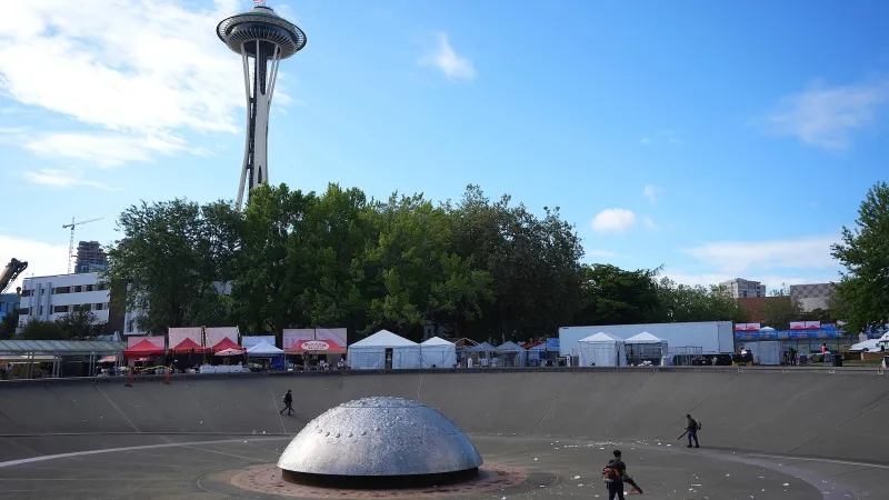 15-year-old detained, 2nd suspect at large following deadly shooting at Seattle food festival