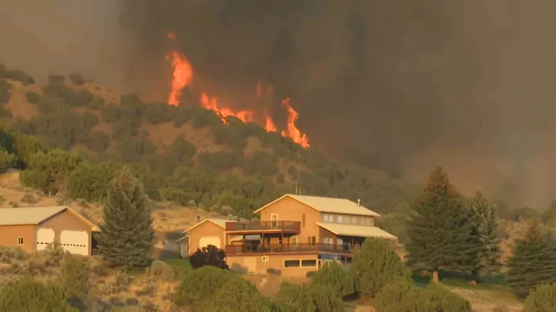Firefighters continue to battle 1,200-acre Big Rock Fire near Ririe amid evacuations & weather warnings