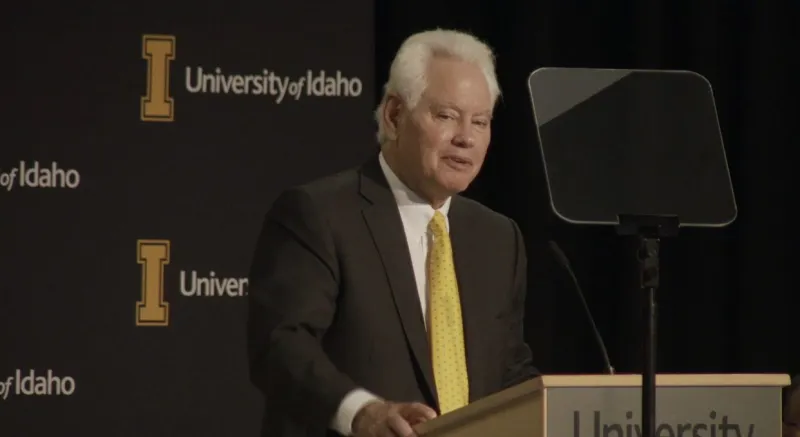 Green to step down as U of I president