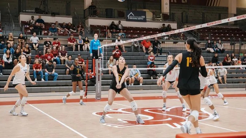 Volleyball Drops Opener in Riverside to Pioneers