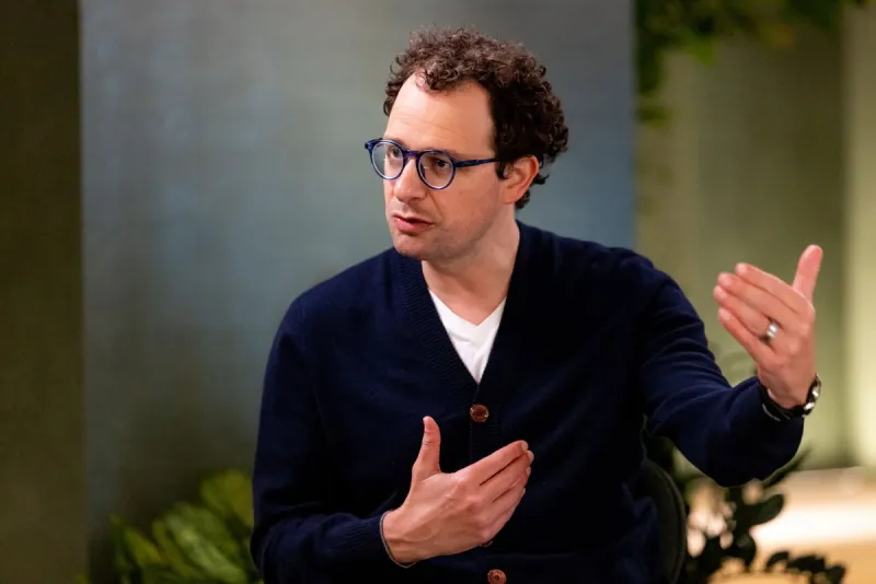 Anthropic CEO calls for 'pacing the frontier' of AI race amid safety concerns