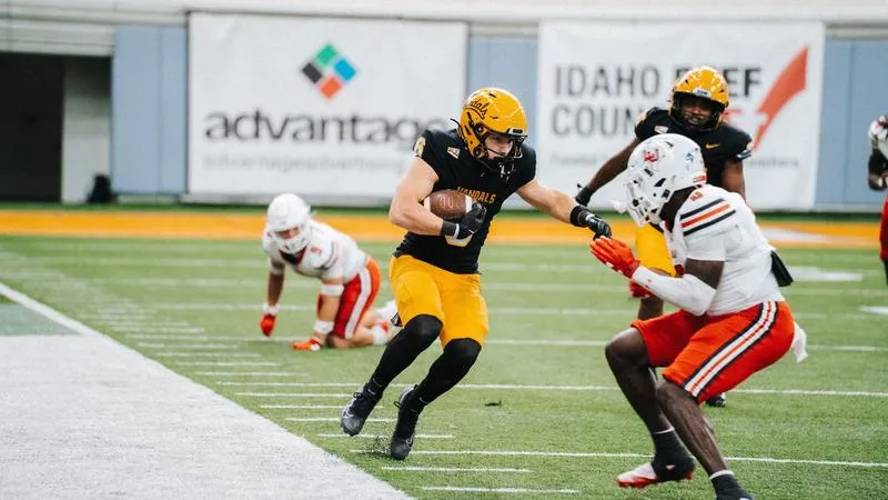 Vandals Fall in Nailbiter Home Opener to #14/17 Lamar