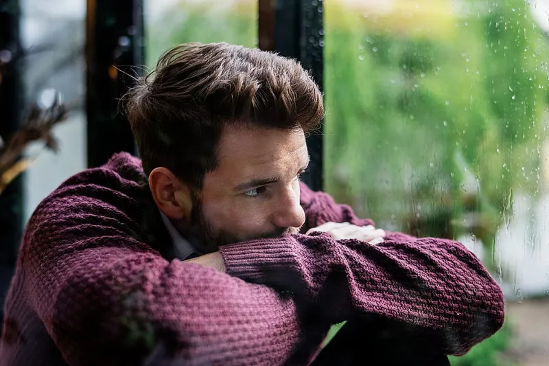 What are the early signs of suicidal ideation?