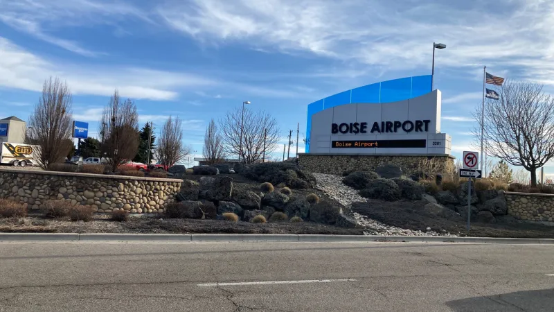 Boise Airport runway reopens after landing gear issue temporarily stopped flights