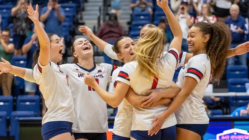 No. 11 LC State Volleyball Overpowers Evergreen to Improve to 10-1