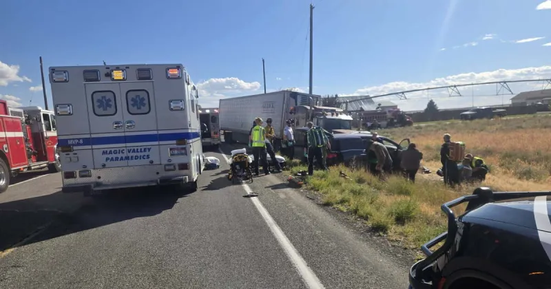 Authorities investigate crash between semi-truck and minivan in Twin Falls