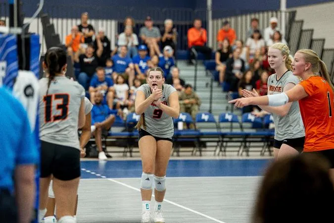 Bengals Sweep the Vandals in Straight Sets