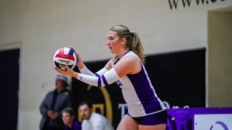 Yotes Sweep Wolves, Stay Unbeaten