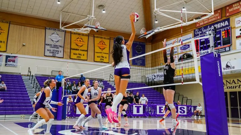 Yotes Survive Five-Set Thriller, Remain Perfect