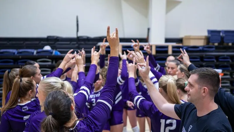 Yotes Take First Set, Fall to Unbeaten Eastern Oregon in Four