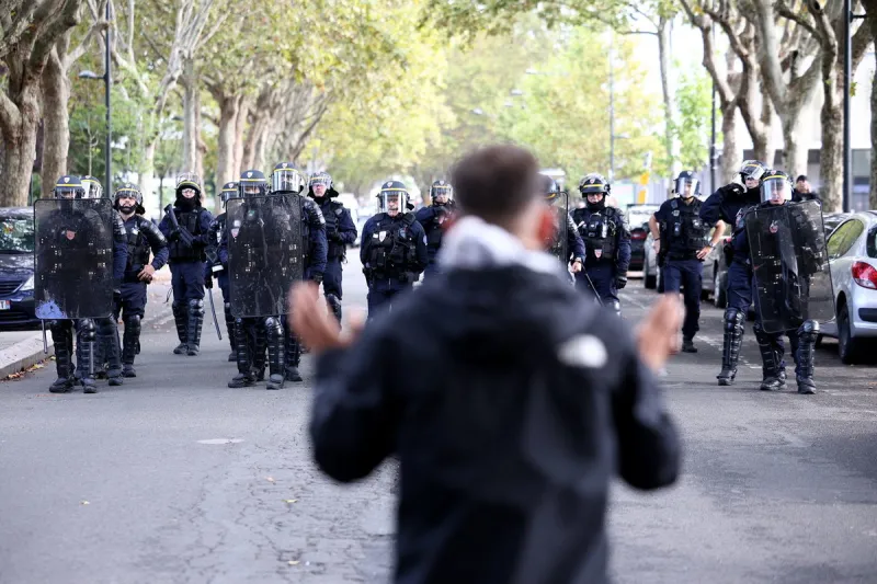 French high school students set fires, clash with police in anger over school conditions