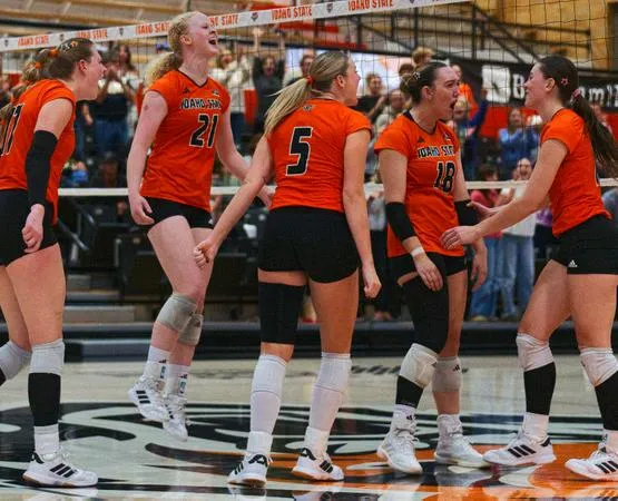 Bengals Sweep Lumberjacks in Three Set Thriller