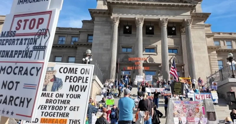 Hundreds gather at Idaho Capitol for 'No Kings' rally ahead of early voting