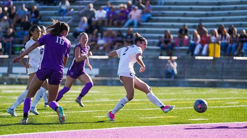 Yotes Top Southern Oregon 3-1 Behind Roubidoux's 10th Goal