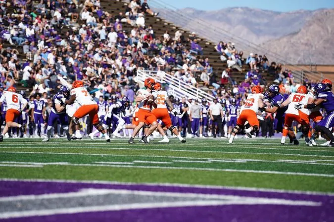 Weber State scores late to edge Idaho State, 27-20